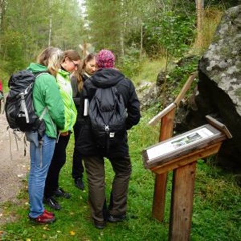 Gruppövning vid Fjärilsstigen, Uppsala, under Naturvägledning för yrkesverksamma. Foto: Anders Arnell, CNV.
