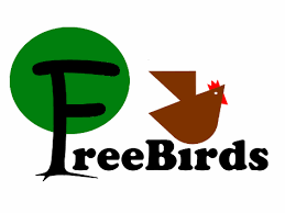 Freebirds logo, texten Freebirds med en höna och ett träd.