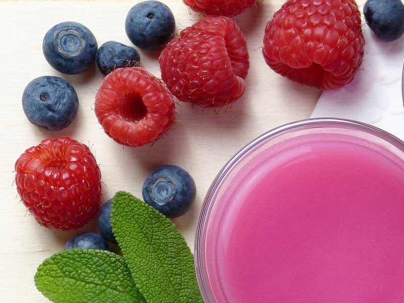 Blueberries and strawberries. Photo.