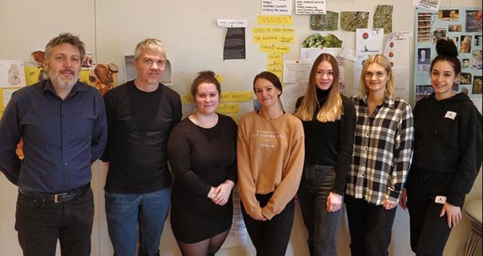 Studenter och lärare. Foto.