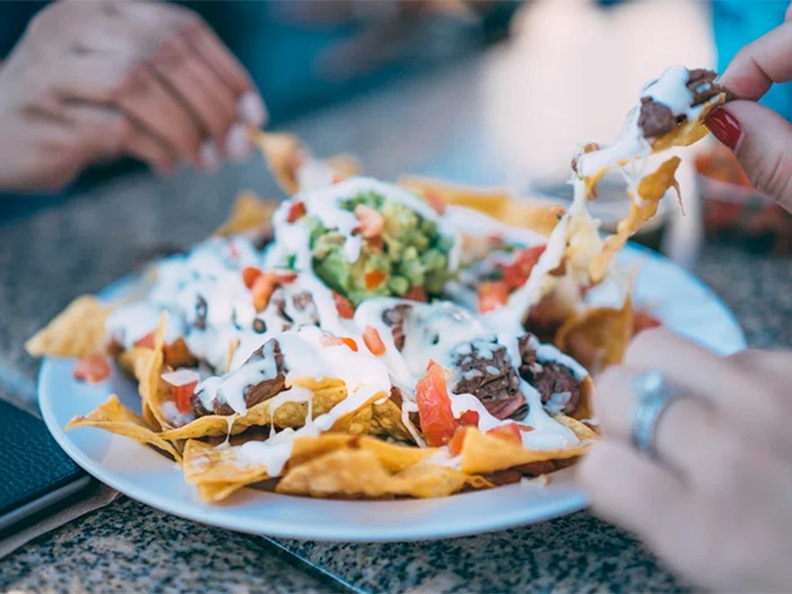A plate with nachos. Photo.