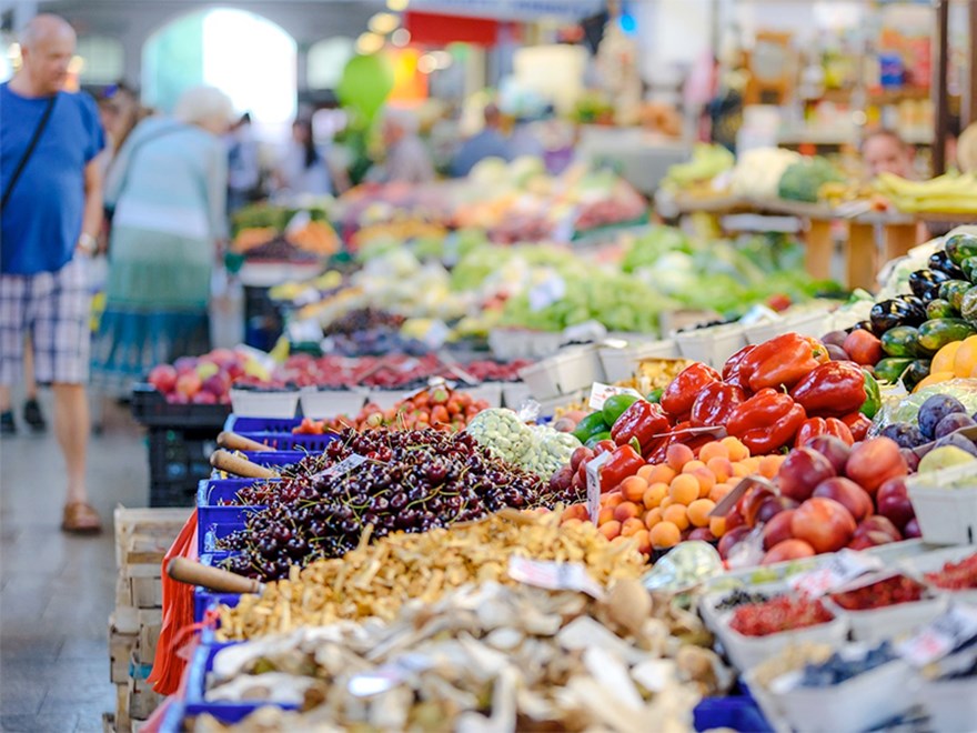 En grönsaksmarknad. Foto.