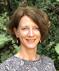 Portrait photo of smiling woman outdoors, photo.