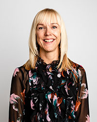 Portrait photo of a smiling woman, photo.