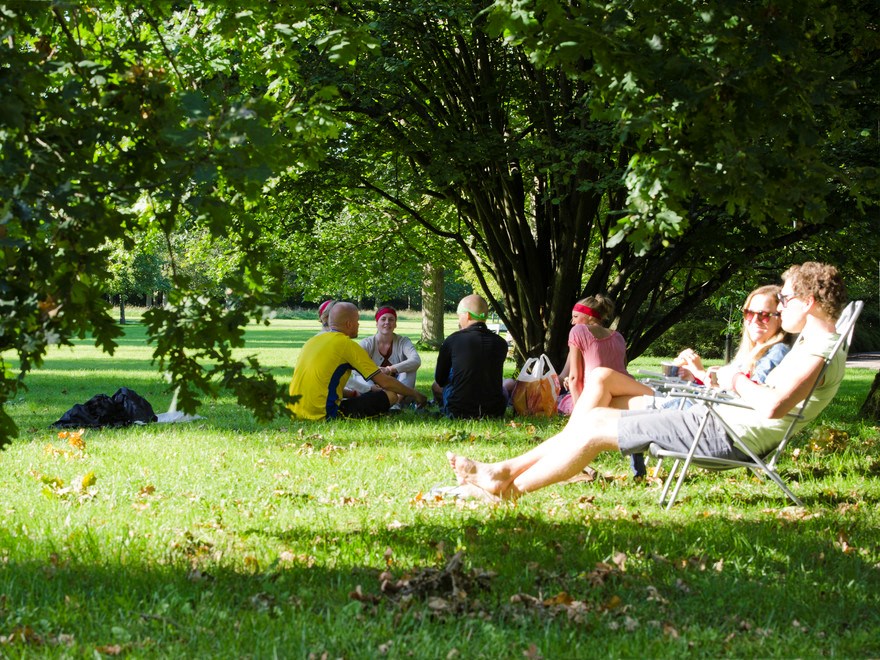 Students in Alnarps park, SLU Alnarp. Photo.