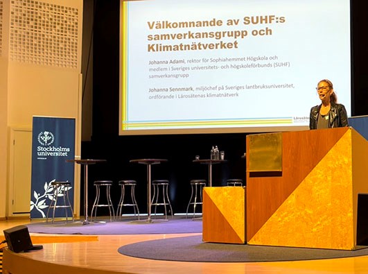 Johanna Sennmark i talarstolen
