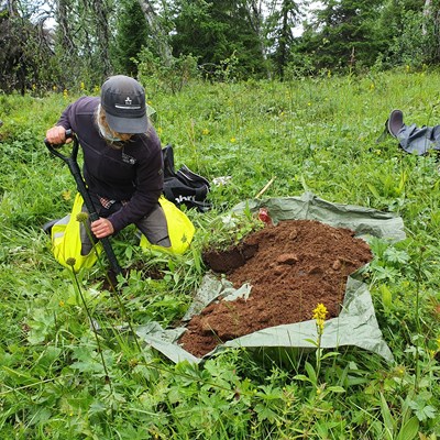 Digging the pit, photo: Hilda Mikaelsson