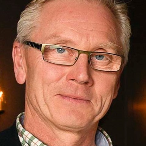 Färgfoto av Jens Weibull. Närbild av Jens ansikte.