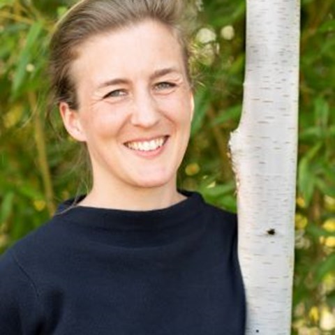 Porträttfoto av Linnea Oskarsson. 