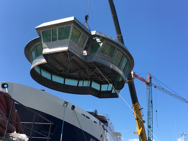 The wheelhouse is lifted onboard research vessel Svea