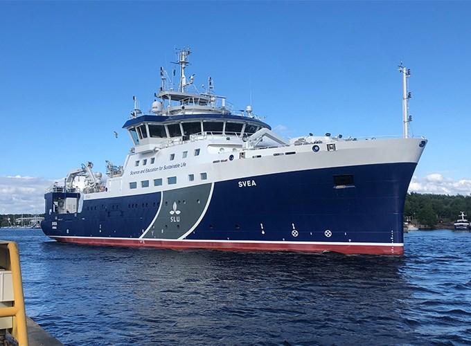 Ship leaving shipyard