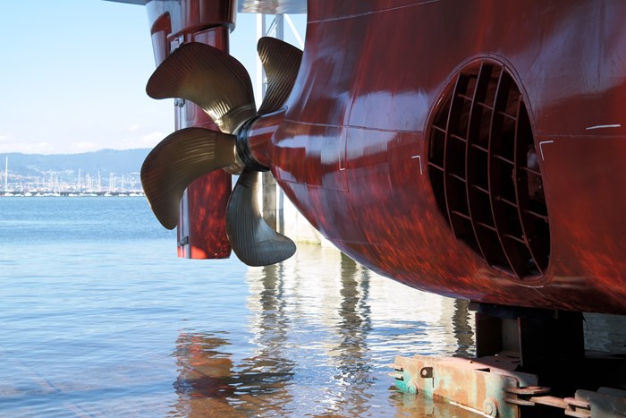 Forskningsfartyget Sveas propeller och galler för ena sidopropellern