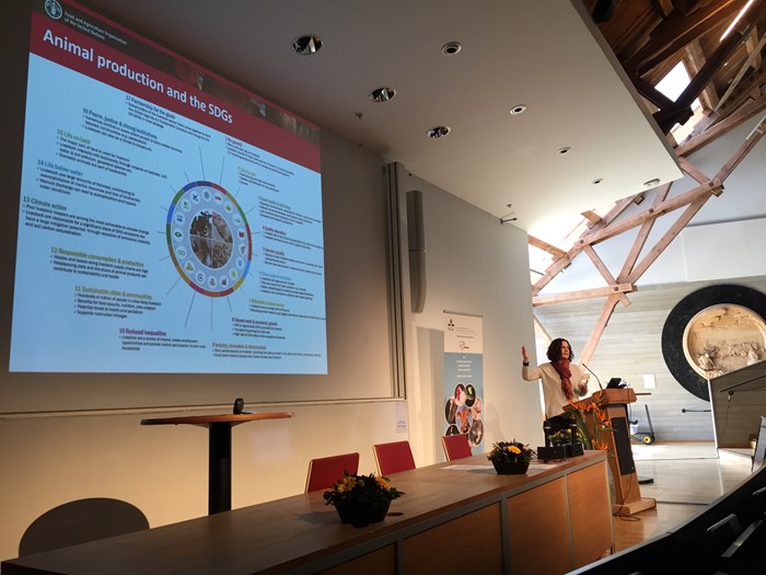 Linda Keeling talking at SCAW:s 10 year anniversary. Photo.