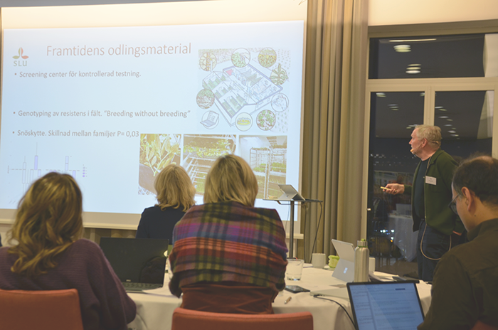 Presentation by Jan Stenlid. Photo. 