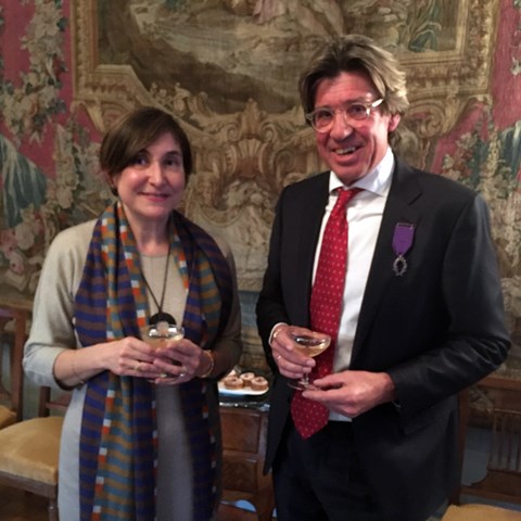 The French ambassador in Denmark, Caroline Ferrari, and Erik Steen Jensen with the order sign “Palmes Académiques” on his chest, during the ceremony at the French embassy in Copenhagen.