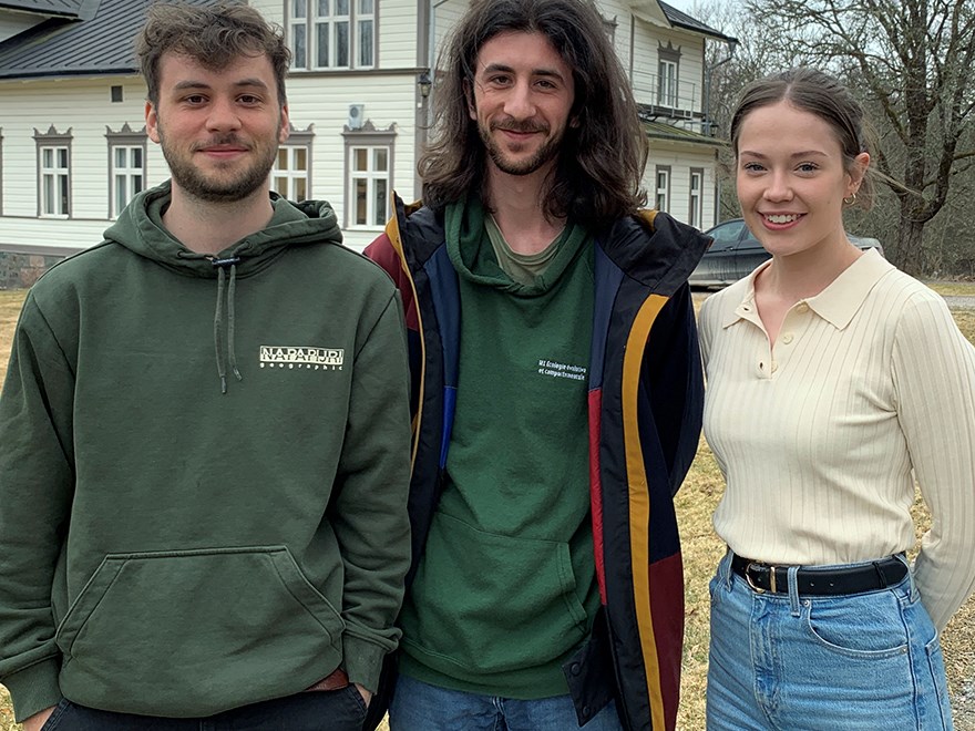 Fältteamet, som består av tre masterstudenter. Foto