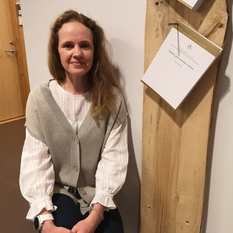 Polina Karpaty with her thesis