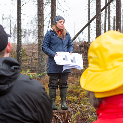 Eliza Maher Hasselquist lecturing at Trollberget