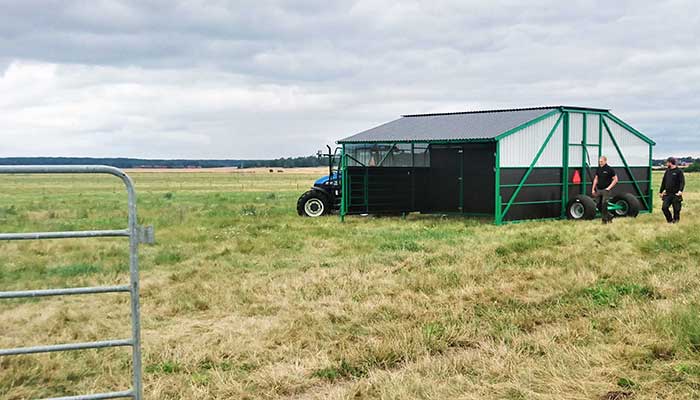 The tractor-drawn windshield is put in place on the pasture. Photo.