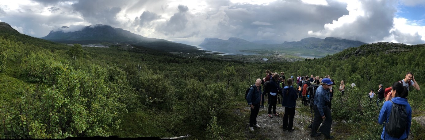Utsikt över fjällen vid utflykt AUC 2019. Foto. 