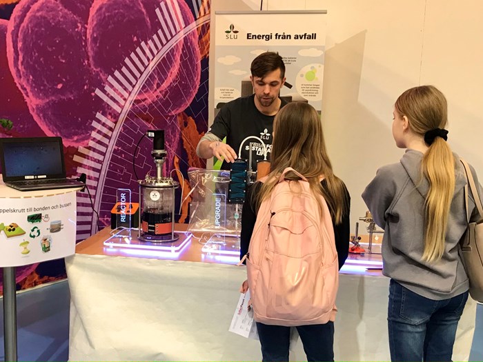 Simon at the Biogas exhibition during the Uppsala Science Festival