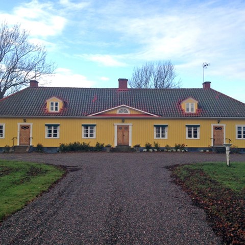 A yellow mansion, photo.