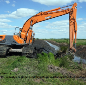 Ditch cleaning in Russia. Photo.