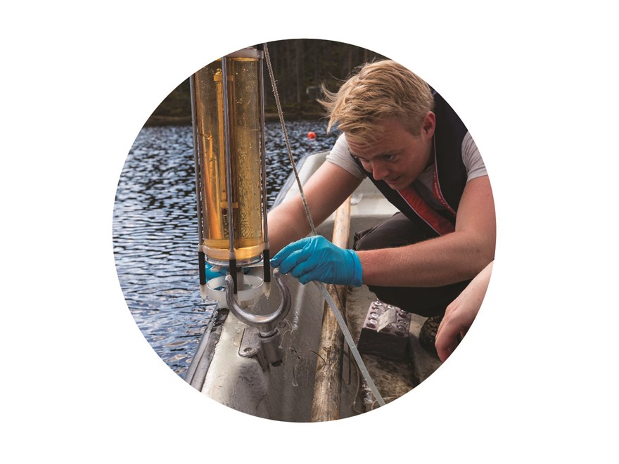 Johannes Larson water sampling in the lake