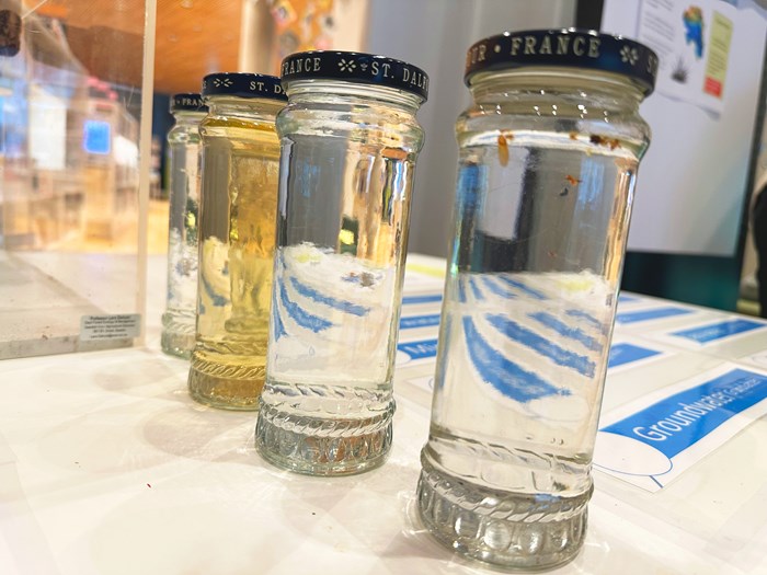 Water experiment at SLU-booth in Umeå