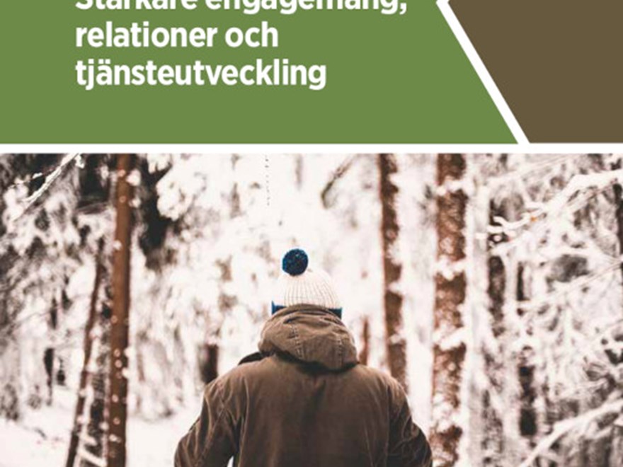 Omslag med en bild på en person i en snöig skog