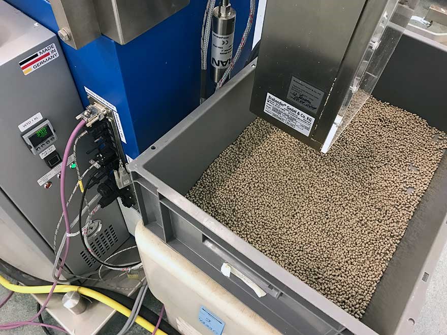 Pellets from the extruder. Photo. 