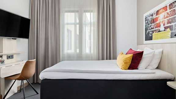 Bild på ett hotellrum. Foto.