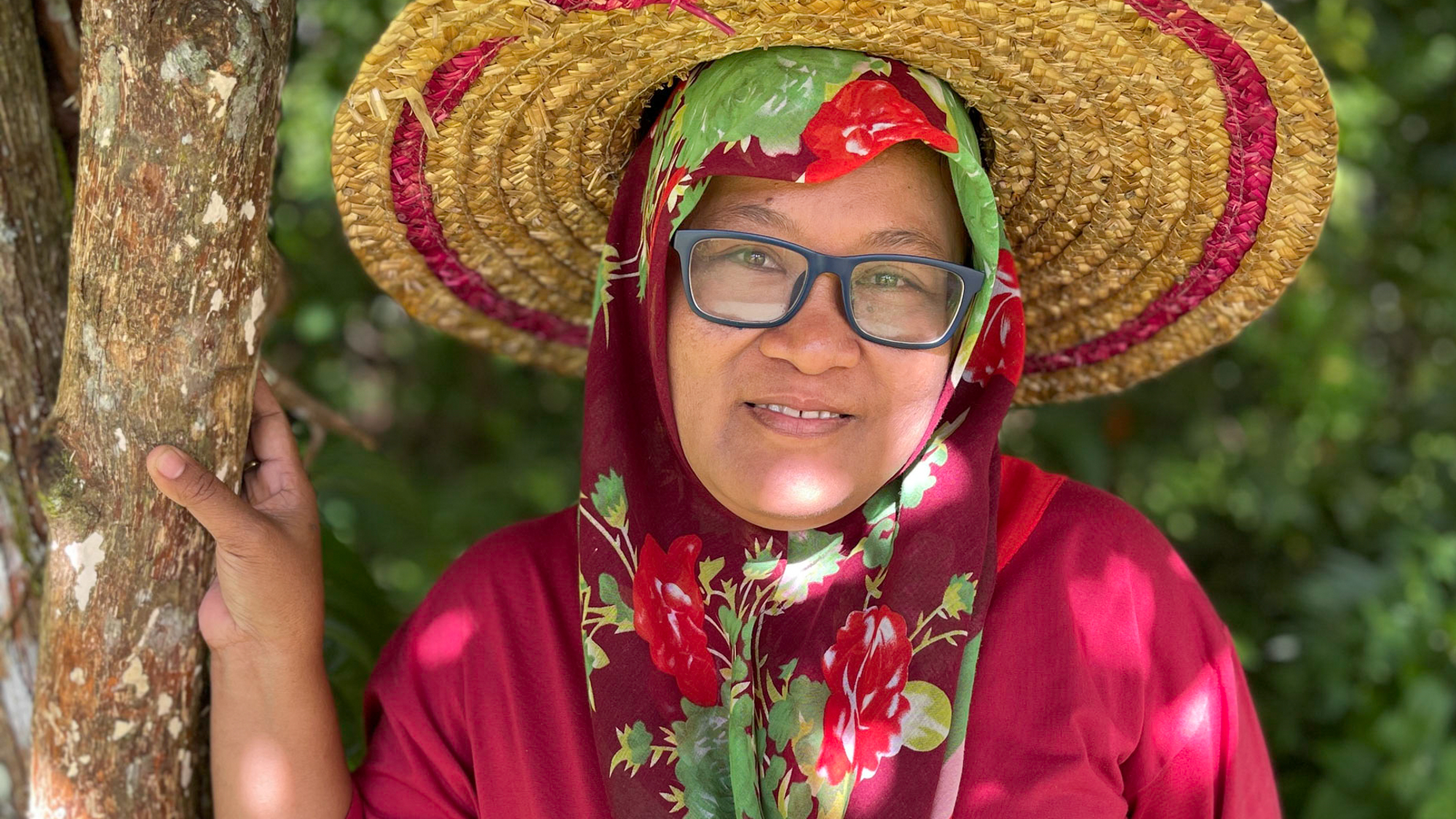 Portrait of Salimang wearing a sun hat.