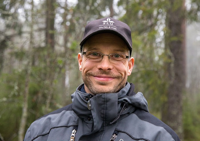 Porträttbild av Fredrik Stenbacka.
