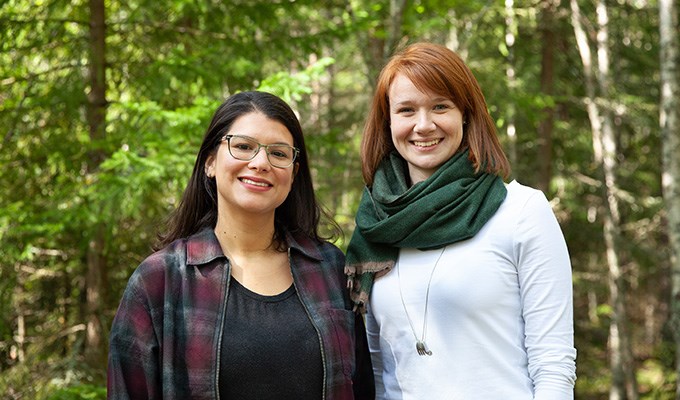 Portrait of Fernanda and Sabine.