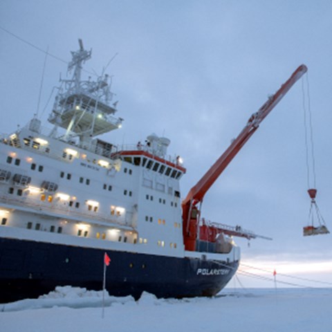 A reserach vessel in the arctic, photo.