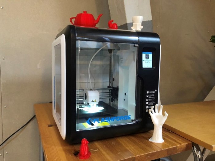 3D-printer with small printed objects, photo. 