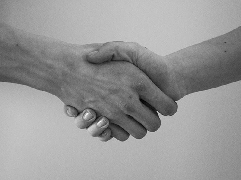 Handshake between two people, photo.