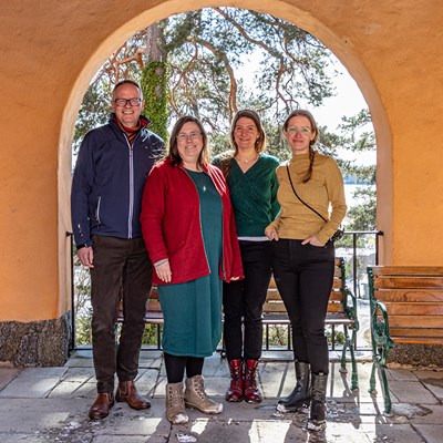 A group of people outdoor. Photo.