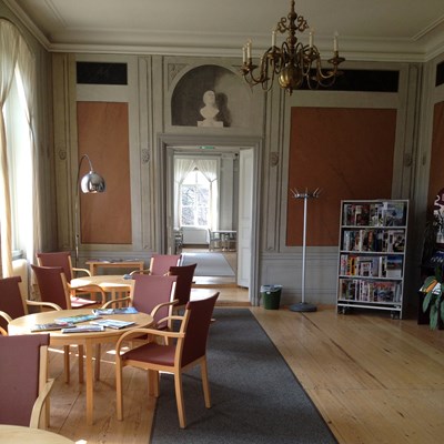 Interiörbild från biblioteket i Skinnskatteberg, foto.