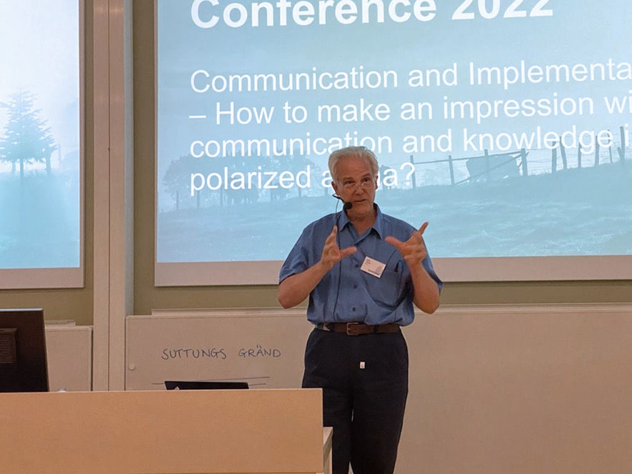 John Young föreläser vid SustAinimal konferens i augusti 2022. Foto. 