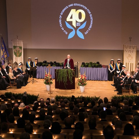 Rektor Peter Högbergs hälsningsanförande inledde promotionsceremonin. Foto: Jenny Svennås-Gillner, SLU