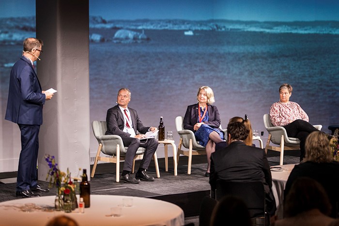 Samtal. Rolf Brennerfelt, Johan Kuylenstierna, Anna Jöborn, Emma Nohrén. Foto. 
