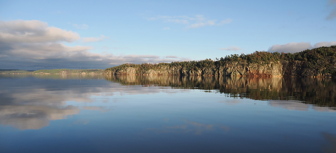 ea with rocky islands in the background. Photo.