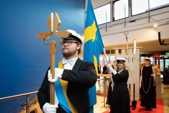 Picture of the students assemble with massed standards led by Procession Marshal Gustaf Bengtsson.