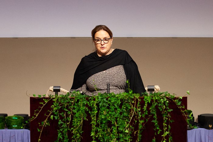 Picture of Stéphanie Robert standing at the parnassus giving her honorary lecture.