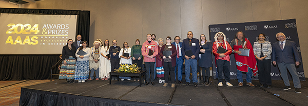 Gruppfoto från utdelningen av Newcomb Cleveland Prize