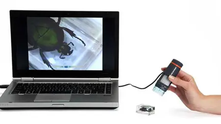 USB-mikroskop ansluten till bärbar dator. Foto: Celesteron