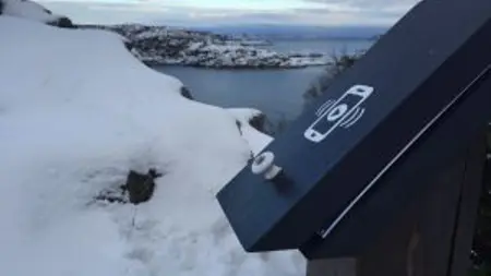 Trådlös internetpunkt i naturmiljö.