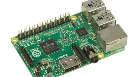 Enkortsdator av modell Raspberry Pi med uttag för bildskärm, internet, ljud med mera.